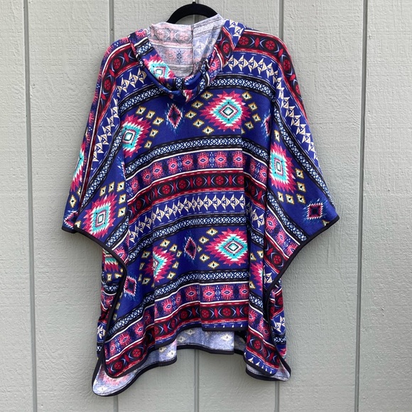 Belle du jour Aztec boho hippie patterned hooded poncho - Picture 2 of 9